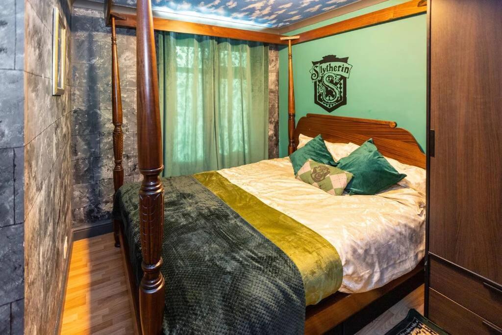 Hogwarts Hideaway Themed Property ワトフォード エクステリア 写真
