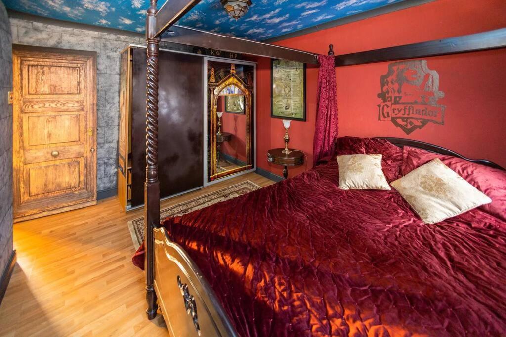 Hogwarts Hideaway Themed Property ワトフォード エクステリア 写真