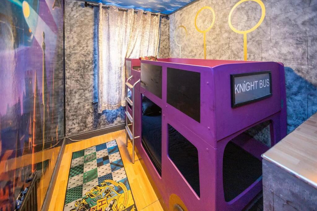 Hogwarts Hideaway Themed Property ワトフォード エクステリア 写真