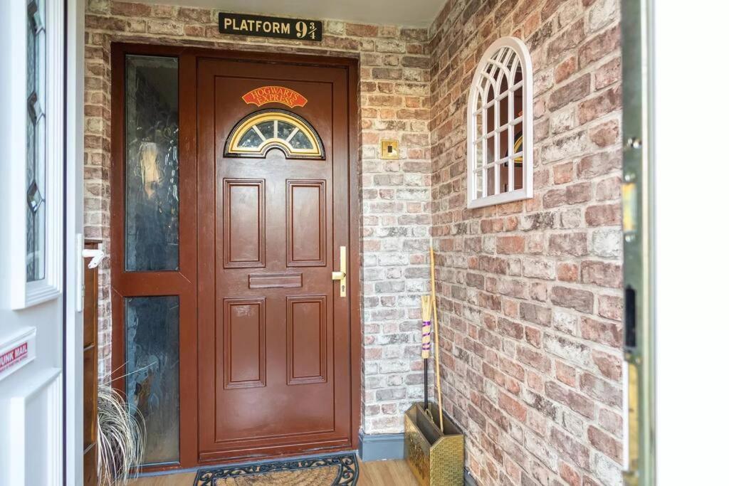 Hogwarts Hideaway Themed Property ワトフォード エクステリア 写真