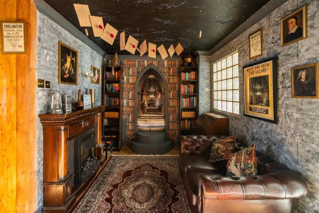 Hogwarts Hideaway Themed Property ワトフォード エクステリア 写真