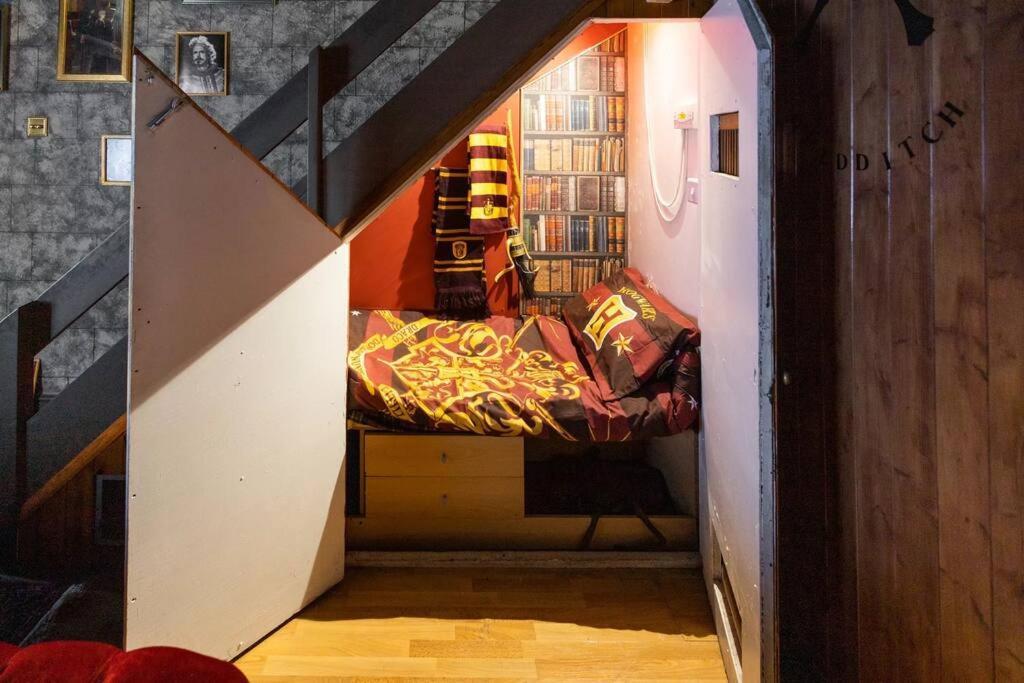 Hogwarts Hideaway Themed Property ワトフォード エクステリア 写真