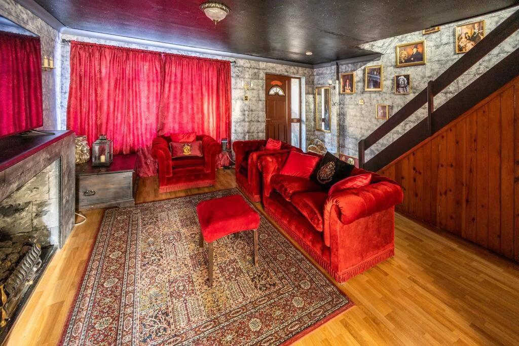 Hogwarts Hideaway Themed Property ワトフォード エクステリア 写真